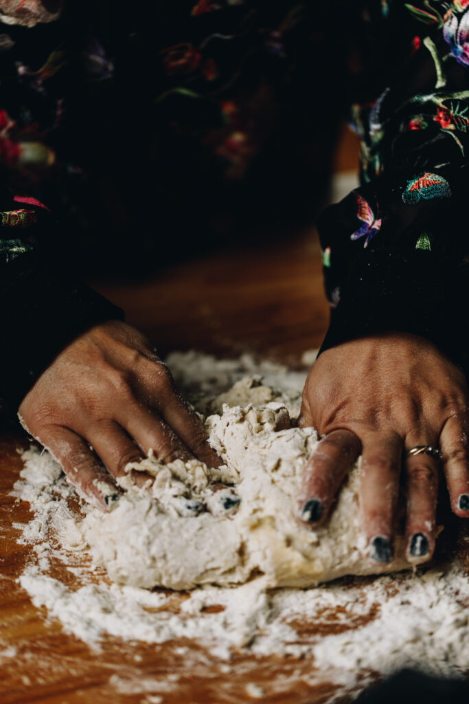 How to knead dough