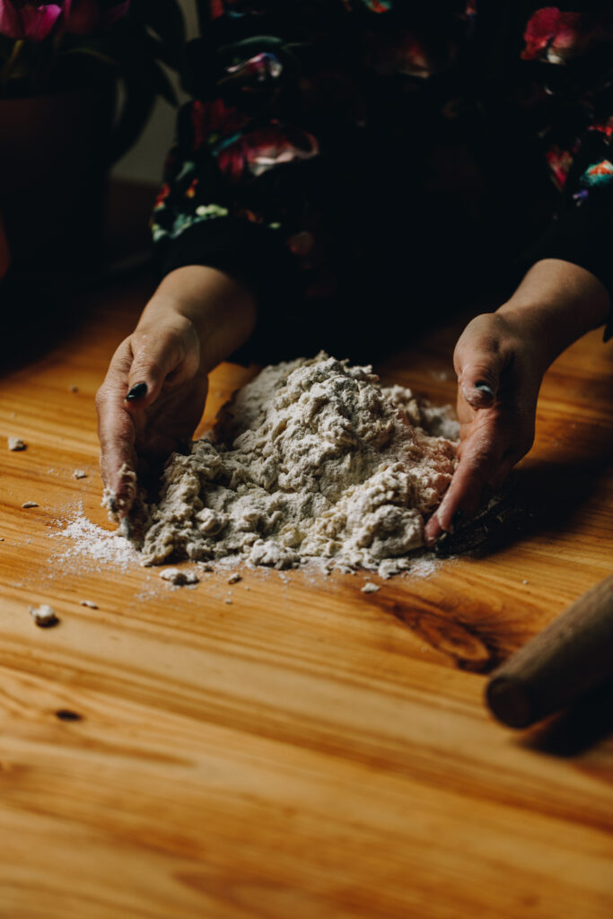 How to knead dough