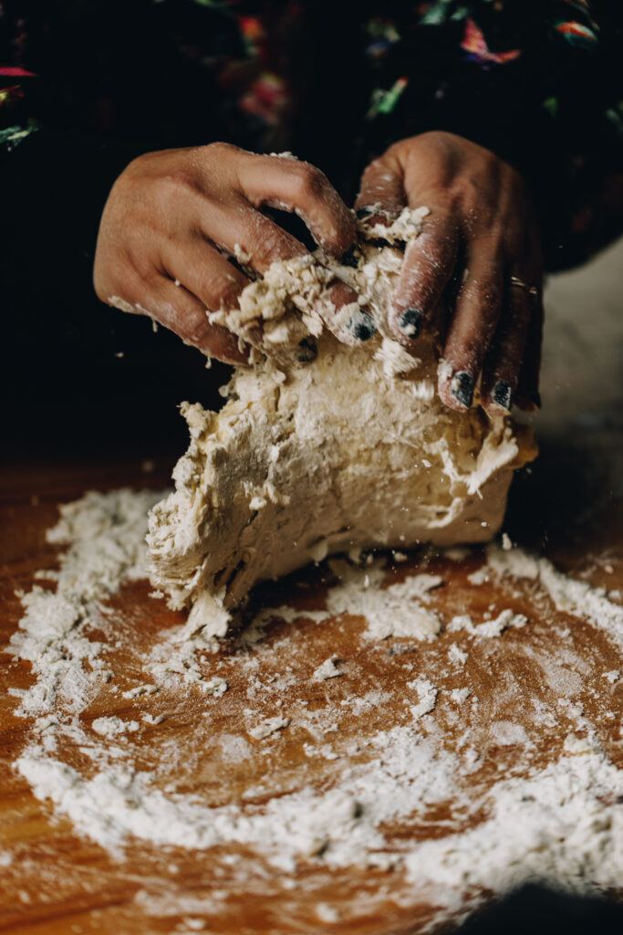 How to knead dough