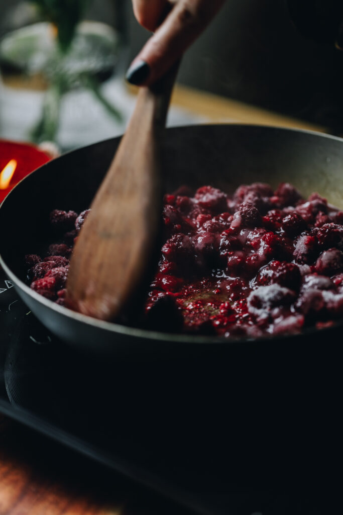 Cook the chia jam