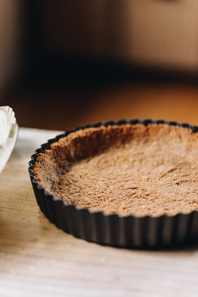Biscuit crumb base