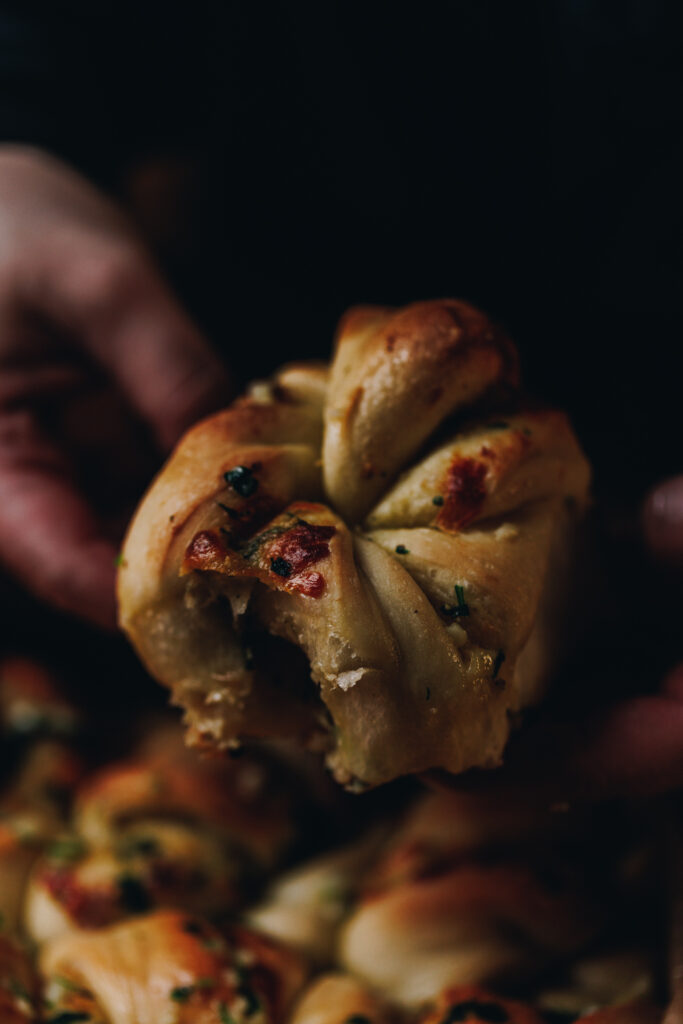 Roasted Garlic Knots