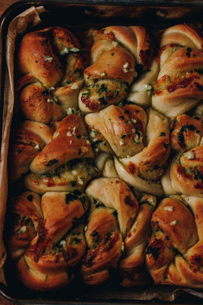 Roasted Garlic Knots