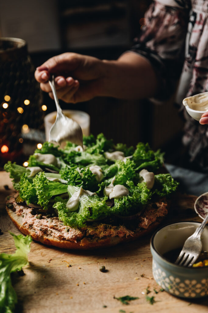 Lettuce and salmon dip