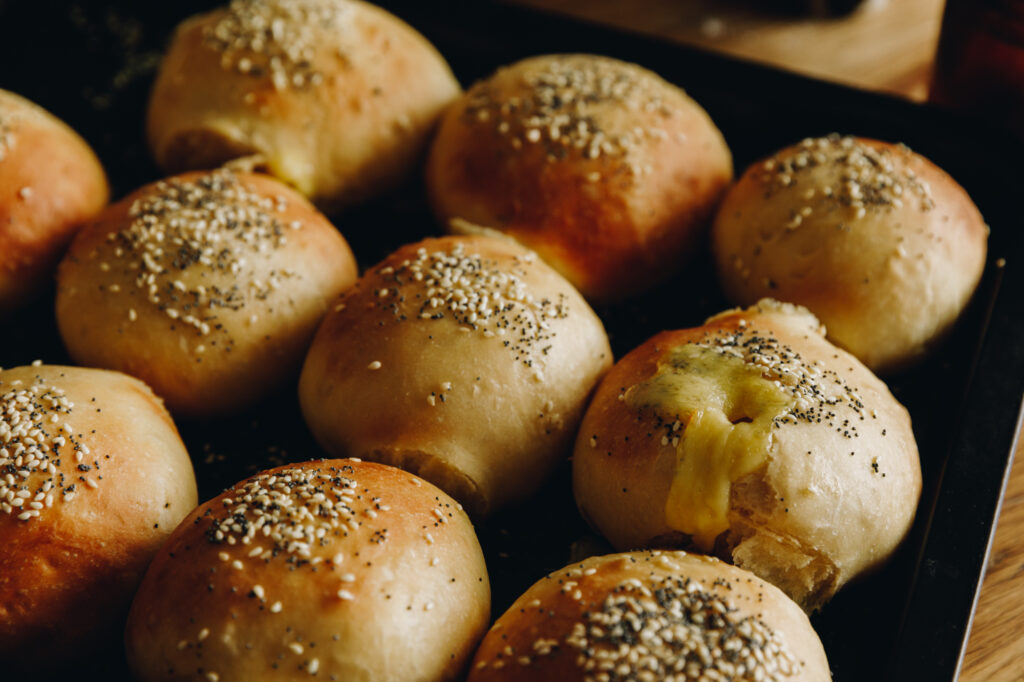 Cheesy No-knead Bread Buns