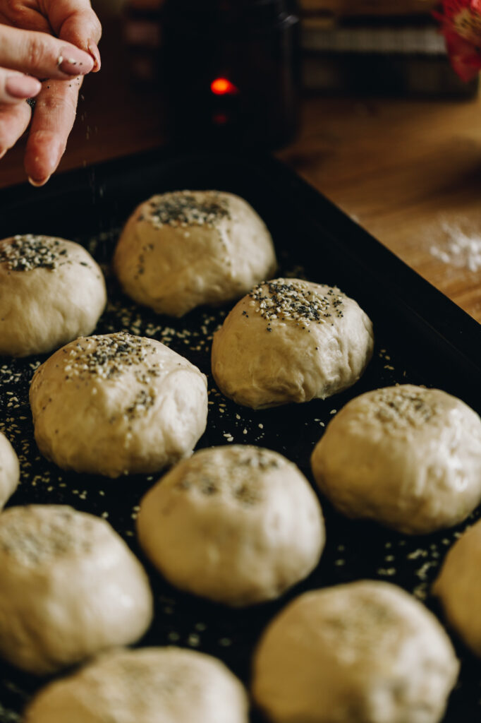 Cheesy No-knead Bread Buns