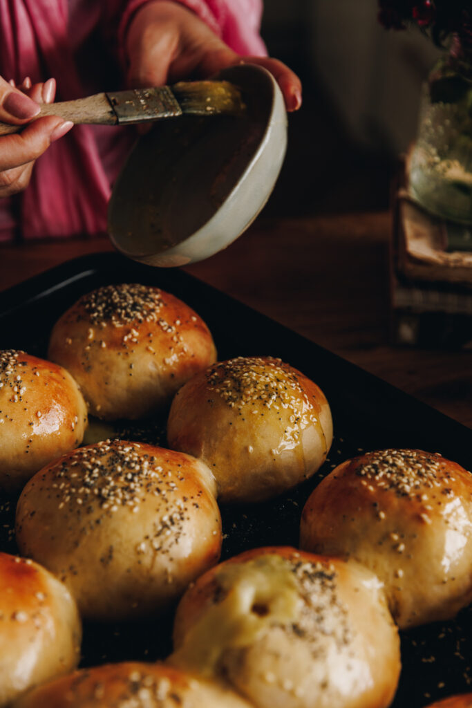 Cheesy No-knead Bread Buns