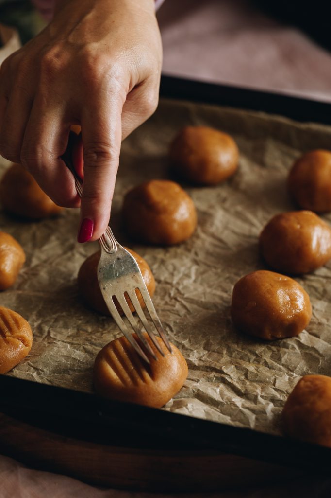 Press the cookies 