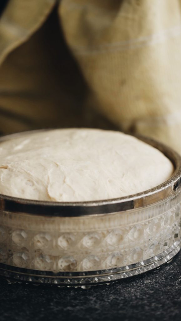 Rise the dough 
