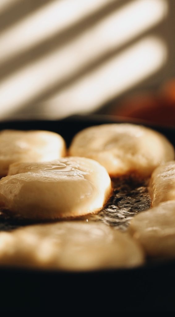 Fry the fry bread in oil