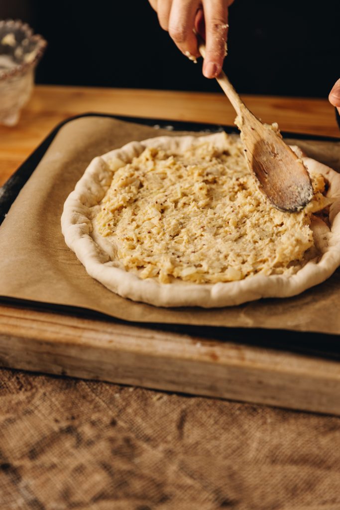 Cheese filling on the pizza