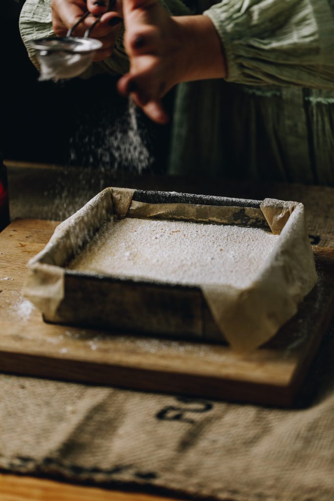 Icing sugar dusting