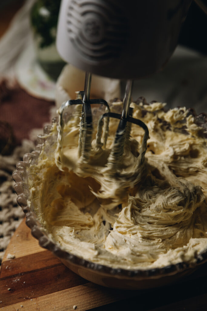 Whipped cream cheese icing