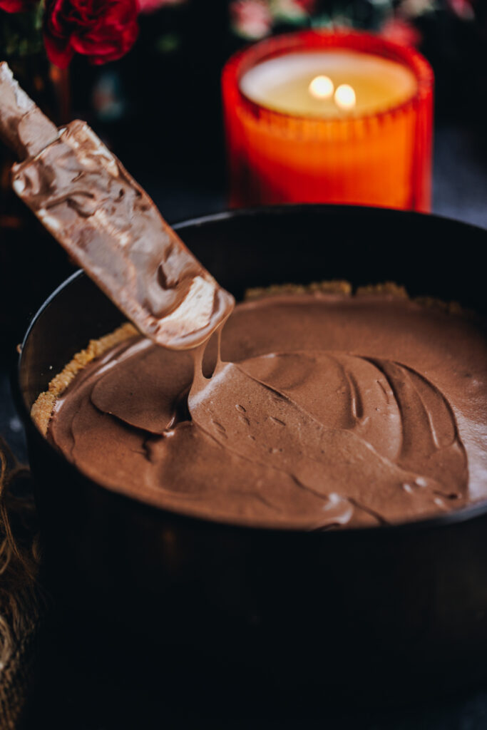 Spread the cheesecake in to the base