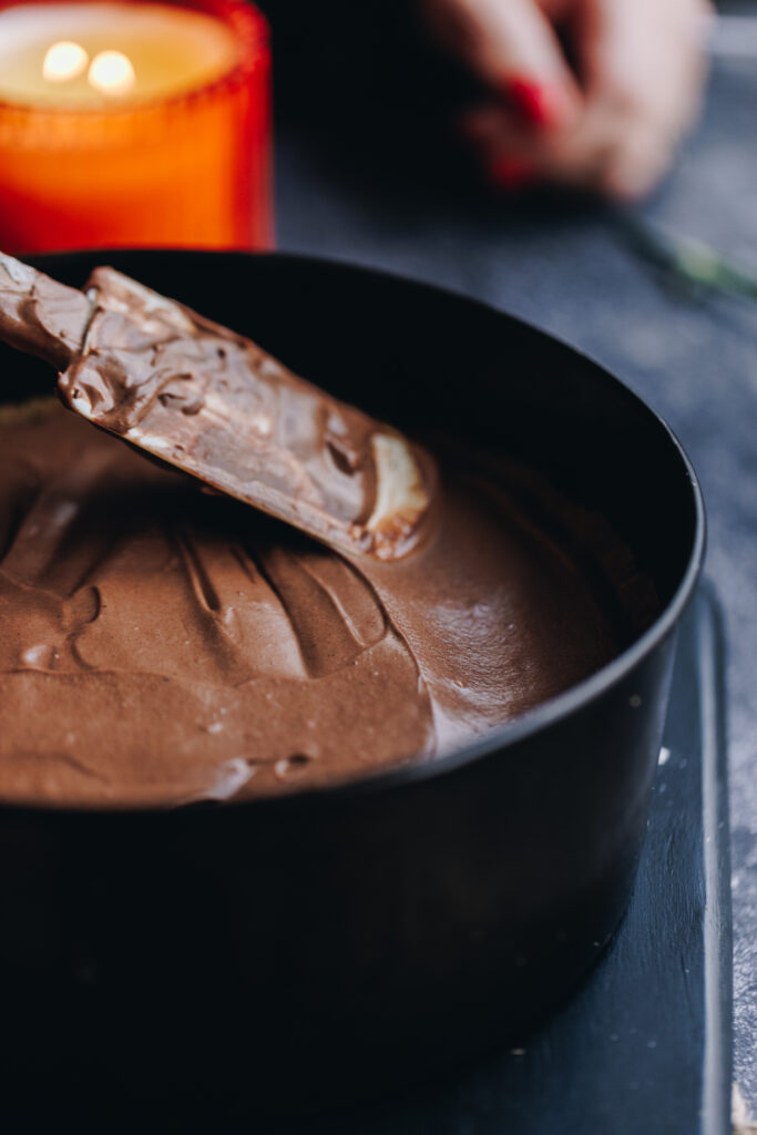 Spread the cheesecake in to the base